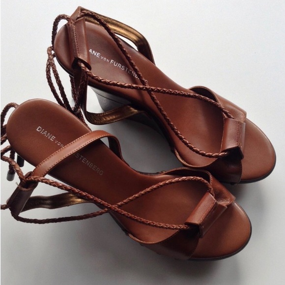DIANE VON FURSTENBERG LEATHER WEDGE SANDALS - Picture 2 of 6